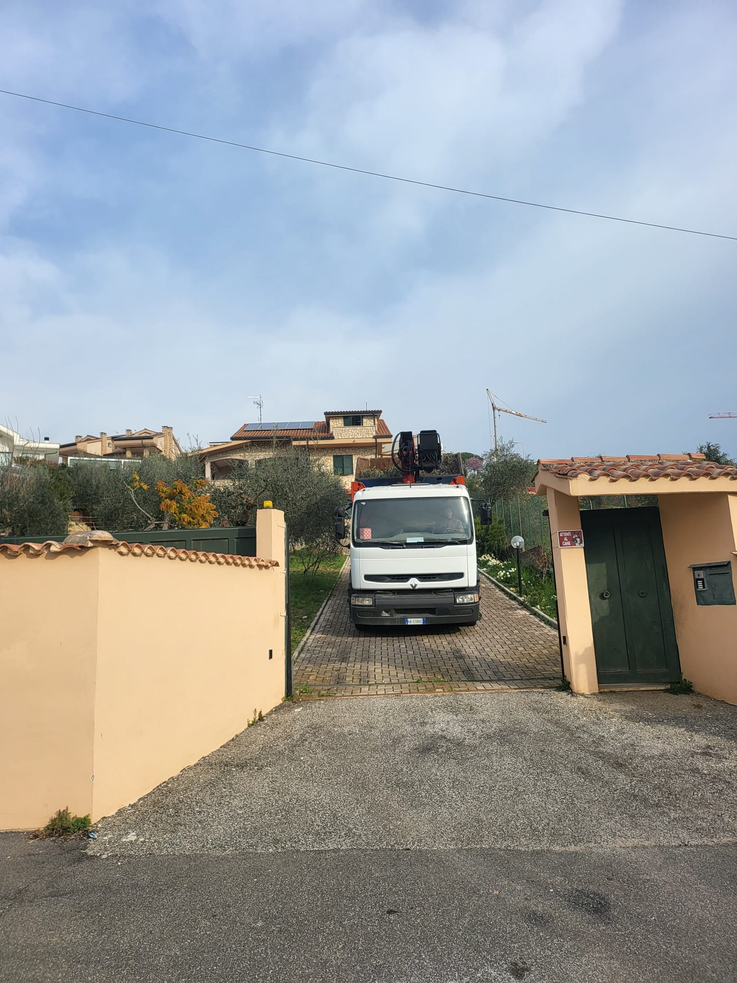 Cura del verde per ville, condomini e aziende — manutenzione aree verdi Roma